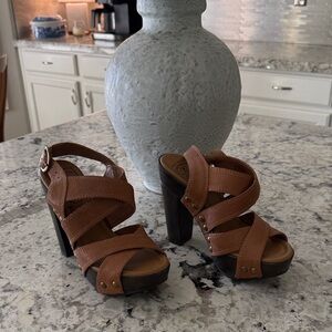 Lucky Brand retro! Brown Strappy Platform Sandals